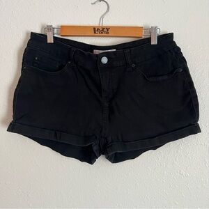 No Boundaries Black Cuffed Denim Shorts Size 17